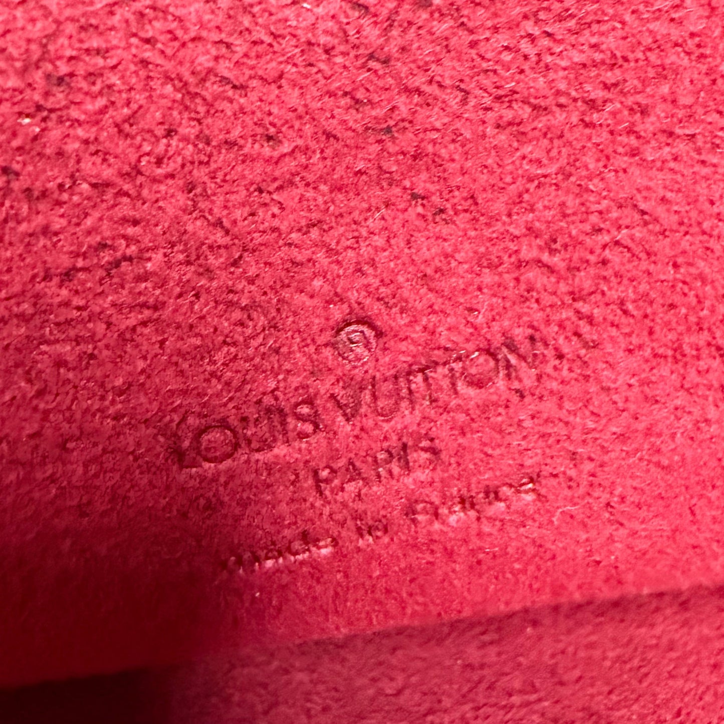 Louis Vuitton Pochette Accessoires in Multicolore Blanc coated canvas, heat stamp view